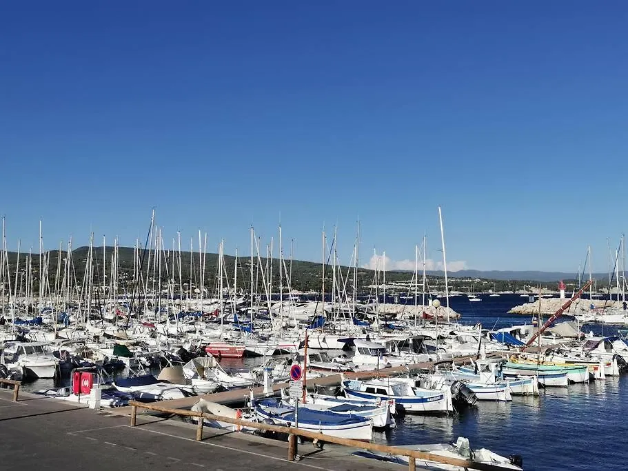 Fanny Wifi Climatise Tout A Pieds 4 Personnes La Ciotat 0*,