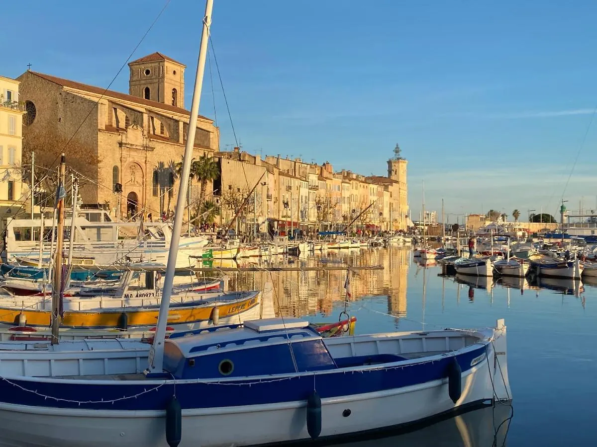 Fanny Wifi Climatise Tout A Pieds 4 Personnes La Ciotat France