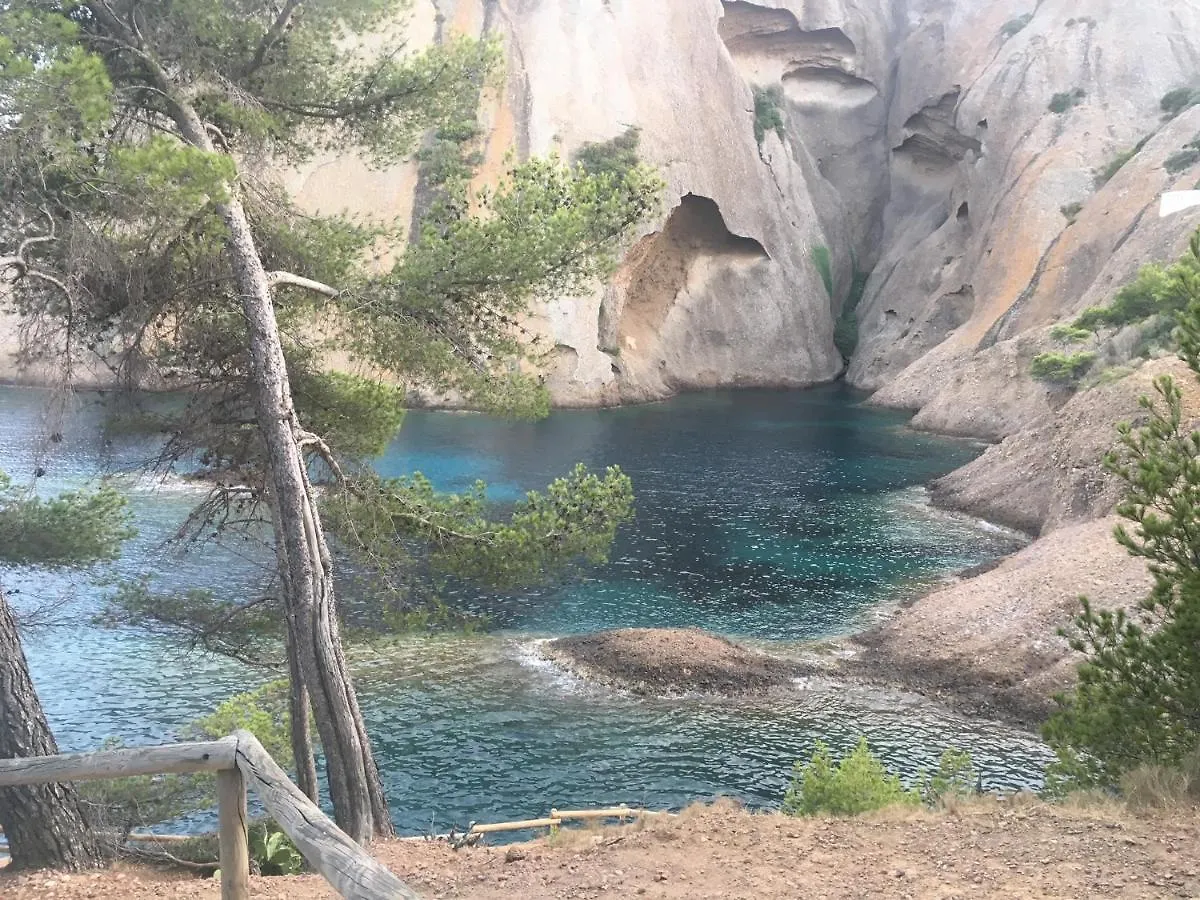 Fanny Wifi Climatise Tout A Pieds 4 Personnes La Ciotat 0*,  France