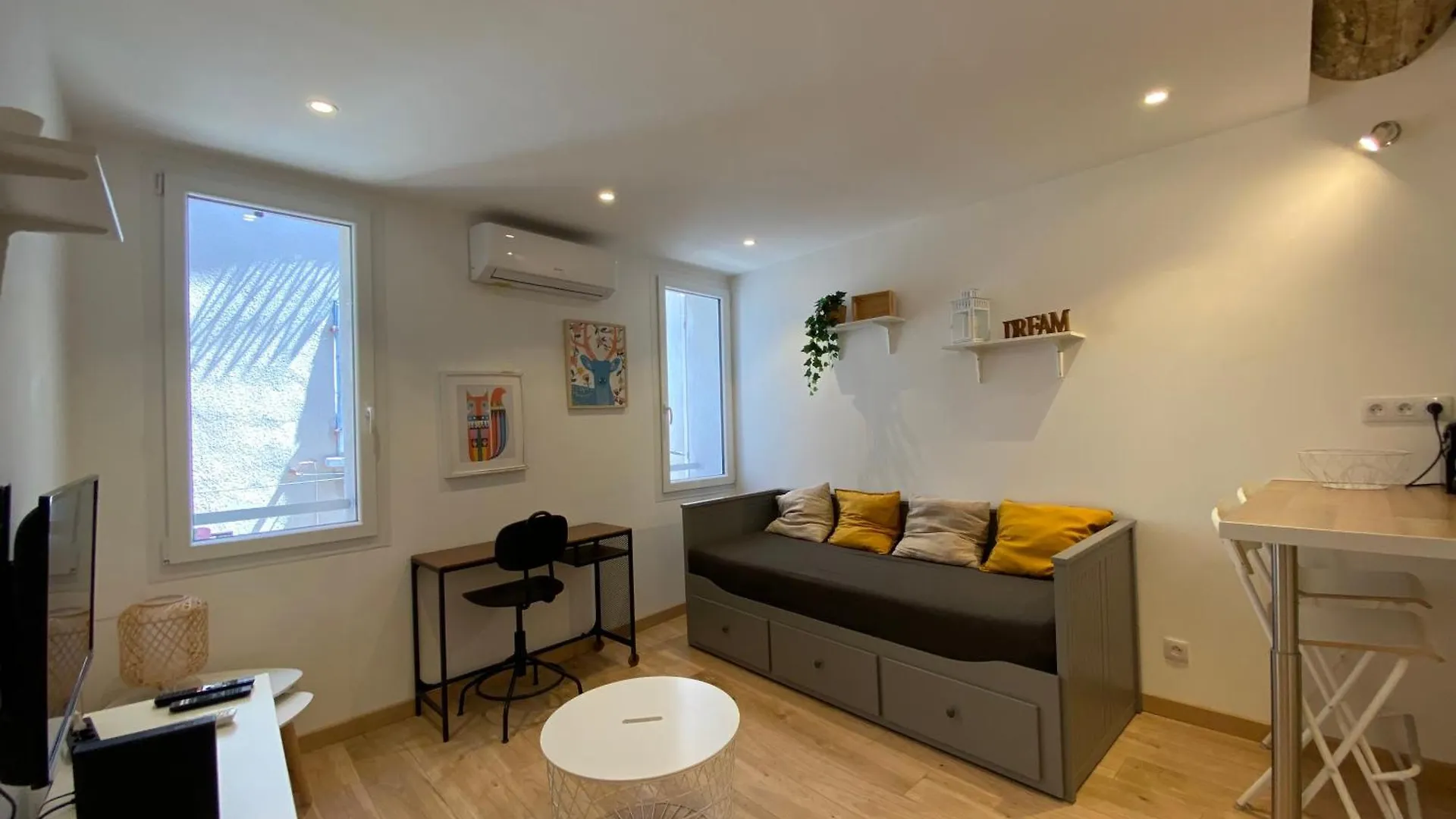 Fanny Wifi Climatise Tout A Pieds 4 Personnes contacts